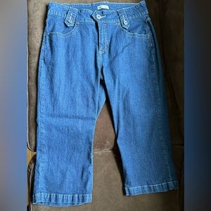 Lee Just Below The Waist Capri Cargo Jean Shorts With Back Button Pockets Sz 8M